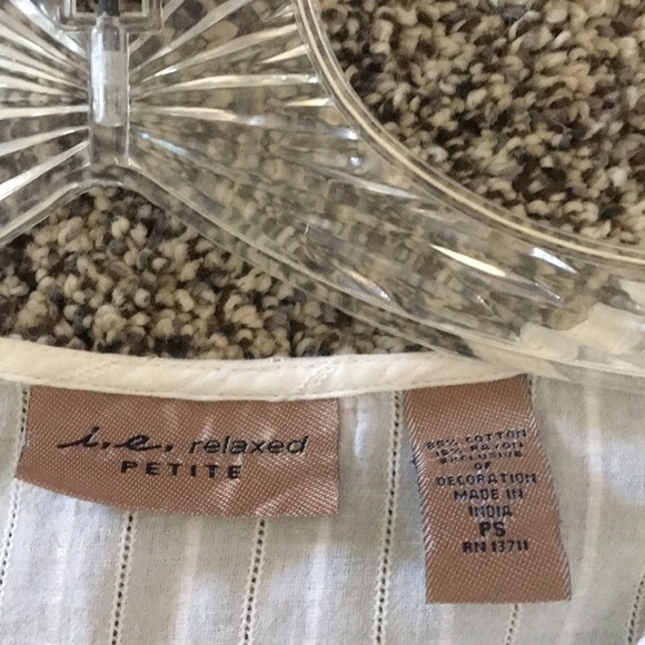 White tunic top with crochet detailing - Picture 2 of 3